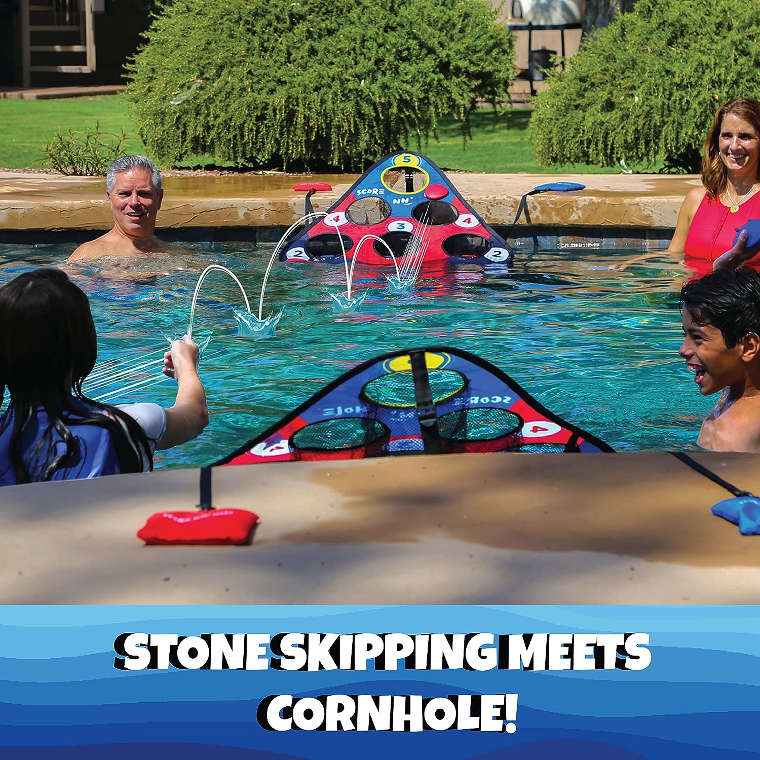 Juego de "cornhole" para piscina con objetivos flotantes