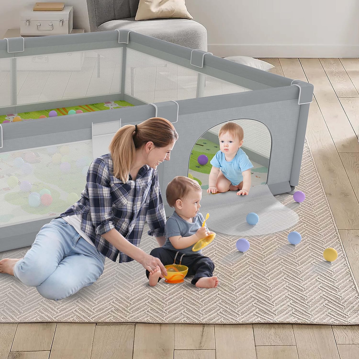 Corral de juegos para bebés y niños pequeños con alfombra