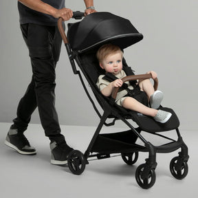 Cochecito de viaje compacto Jeep Altitude Gold, plegable y ligero