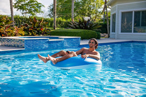 Flotador motorizado para piscina